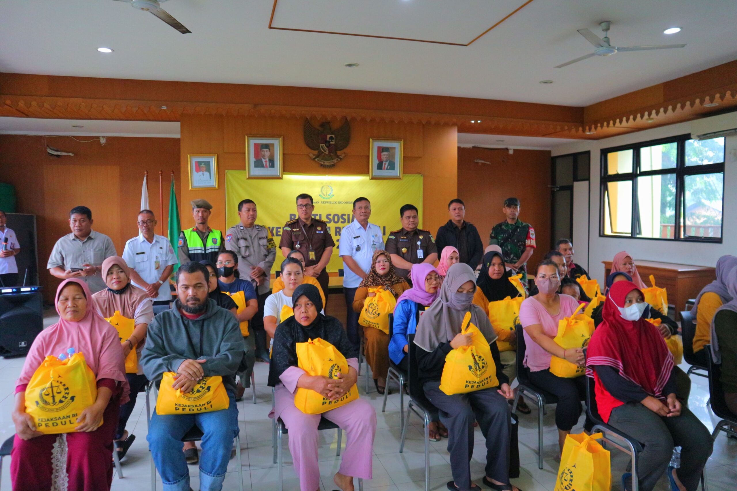 Kegiatan Bhakti Sosial Kejaksaan Negeri Jakarta Barat dalam menyambut bulan suci Ramadhan